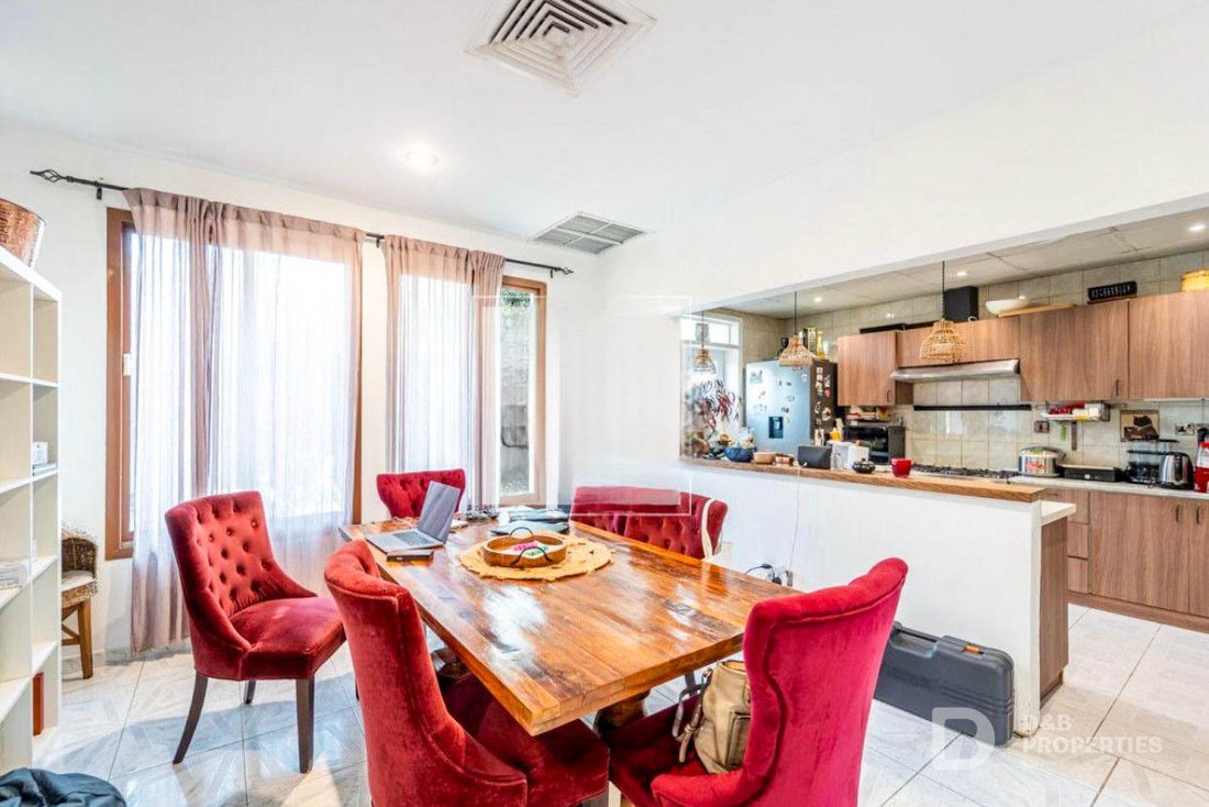 Villa in Umm Suqeim, Dubai, United Arab Emirates 5 - 18071480