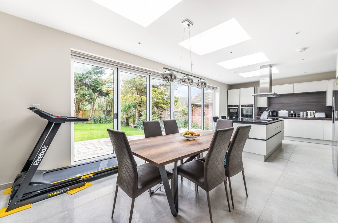 House in Barnet, England 3 - 18211273