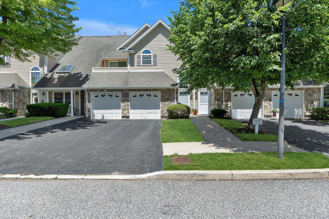 Condo in Huntington Station, New York, United States 4 - 18213112