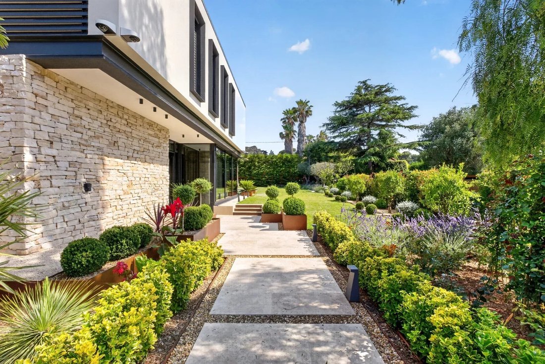 Villa in Antibes, Provence-Alpes-Côte d'Azur, France 2 - 18157831