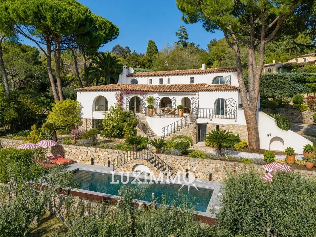 Villa in Mougins, Provence-Alpes-Côte d'Azur, France 1 - 17598450