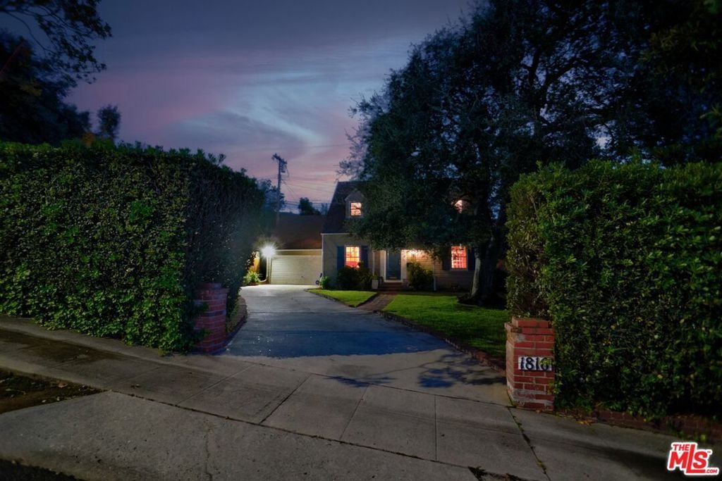 House in Glendale, California, United States 3 - 18211358