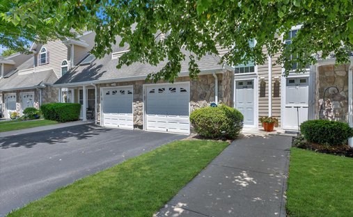 Condo in Huntington Station, New York, United States 1