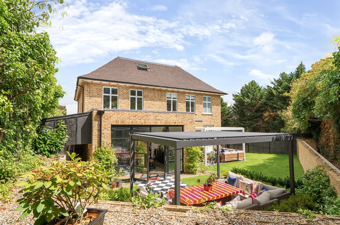 House in Barnet, England 4 - 18211246