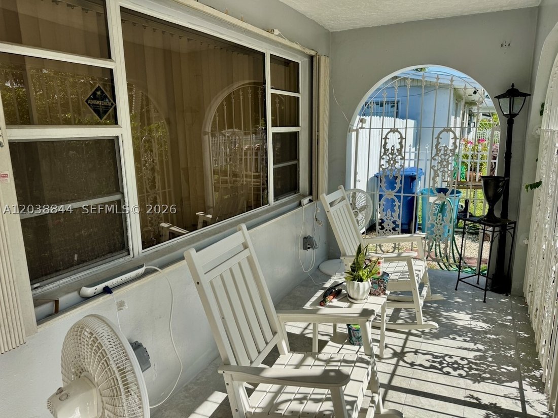 House in Opa-locka, Florida, United States 3 - 18211114