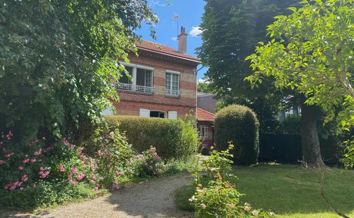 House in Saint-Cloud, Ile-de-France, France 1