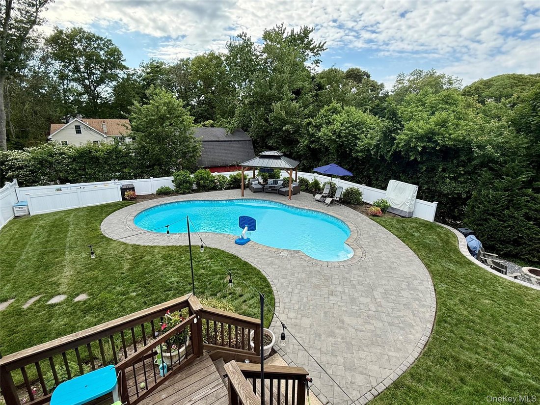 House in Sound Beach, New York, United States 3 - 18211637