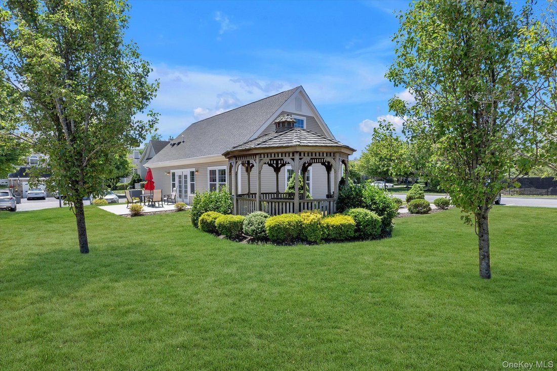 Condo in Huntington Station, New York, United States 2 - 18213112
