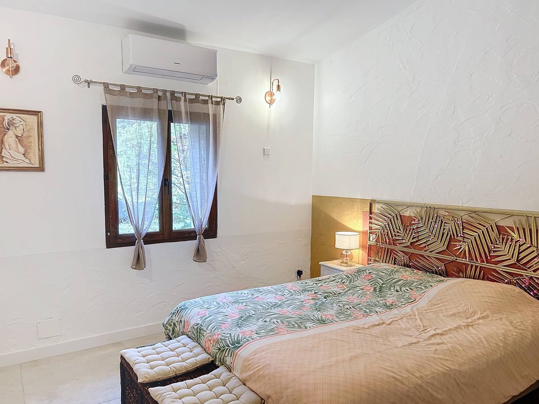 House in Gordes, Provence-Alpes-Côte d'Azur, France 5 - 18212444