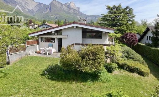 House in Corbonne-Centre-Maréchaux, Saint-Ismier, France 1