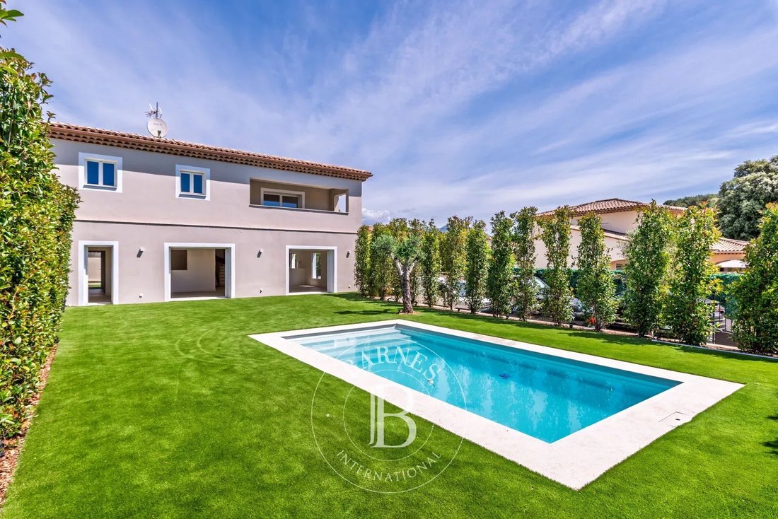 Villa in Grasse, Provence-Alpes-Côte d'Azur, France 1 - 18213322