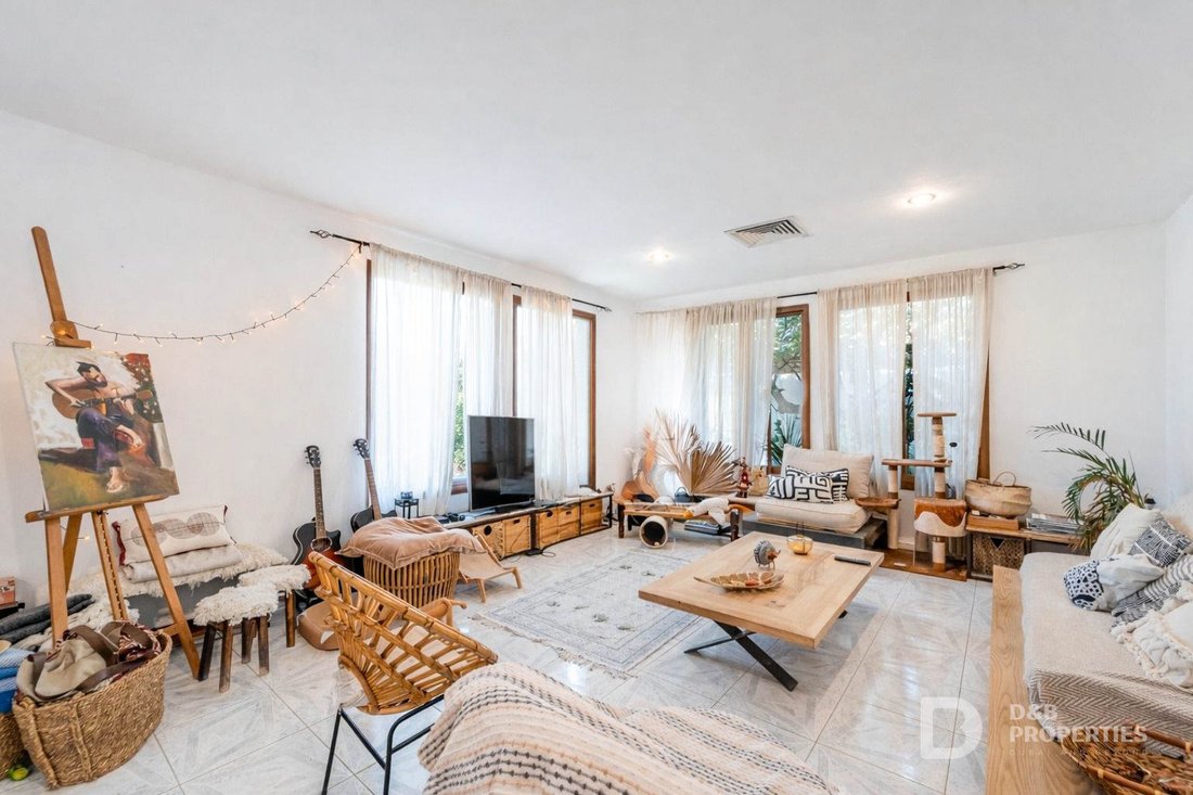 Villa in Umm Suqeim, Dubai, United Arab Emirates 4 - 18071480