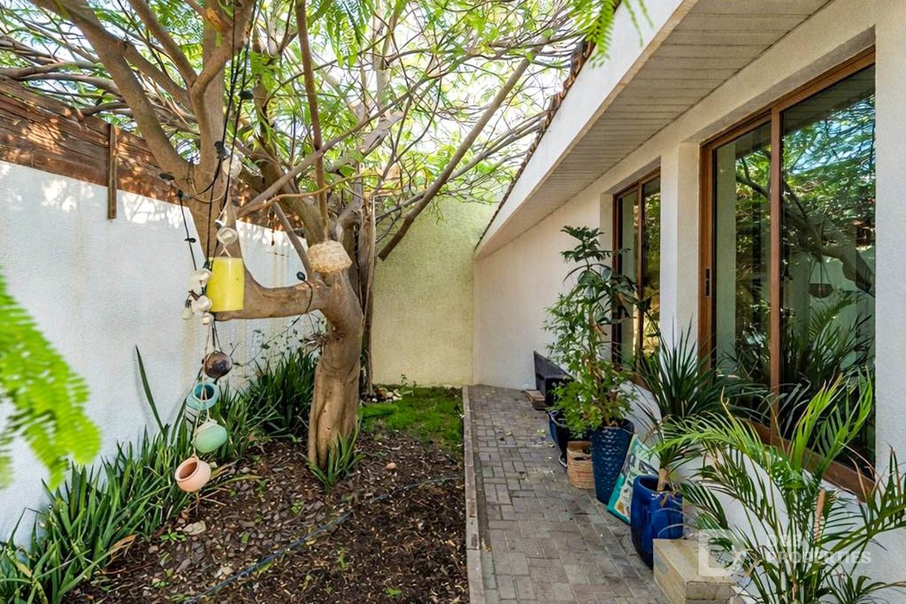 Villa in Umm Suqeim, Dubai, United Arab Emirates 1 - 18071480