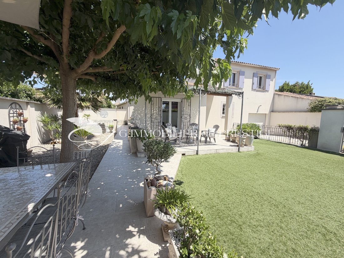 Villa in Althen-des-Paluds, Provence-Alpes-Côte d'Azur, France 1 - 18213321
