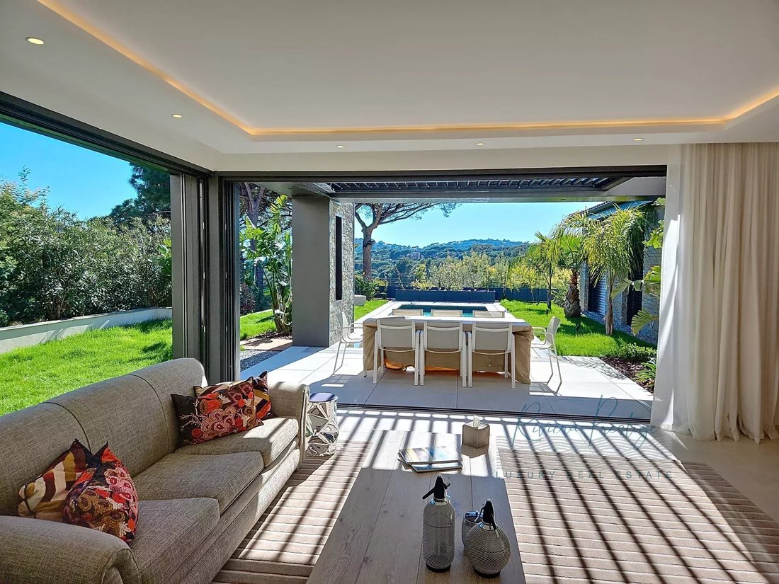 Villa in French Riviera, Provence-Alpes-Côte d'Azur, France 3 - 15380445