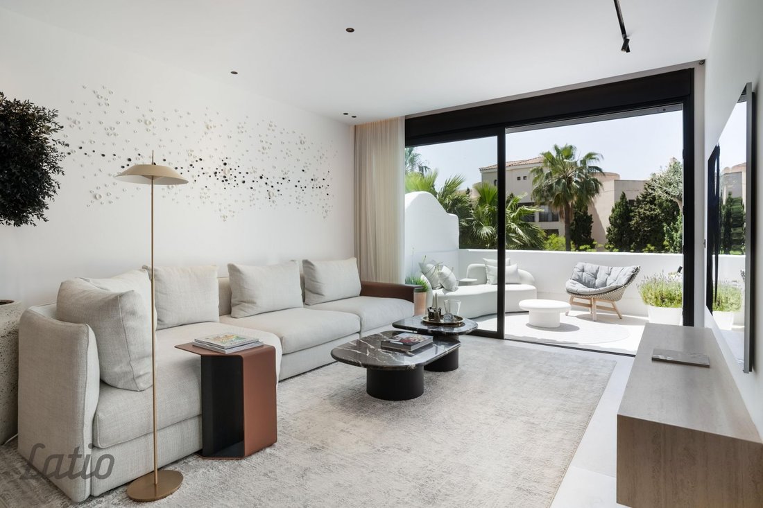 Apartment in Puerto Banus, Marbella, Spain 1 - 18211020