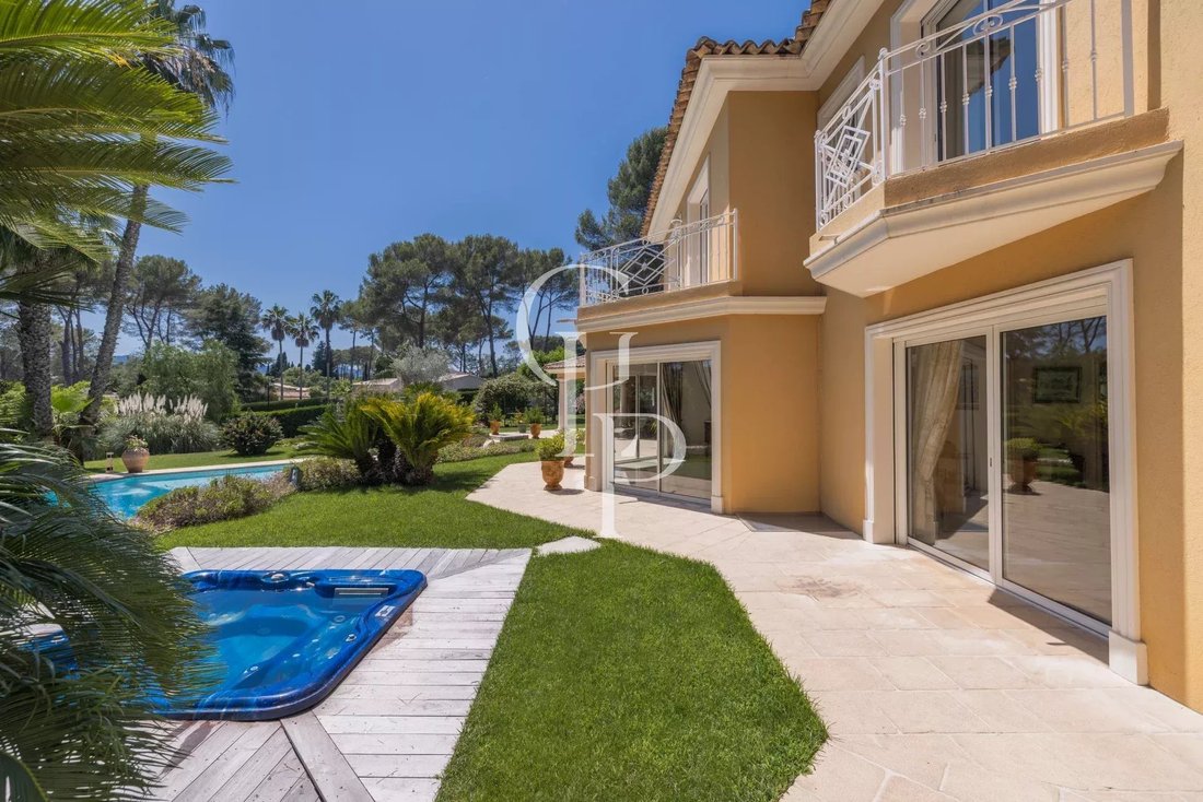 Villa in Mougins, Provence-Alpes-Côte d'Azur, France 4 - 18211056