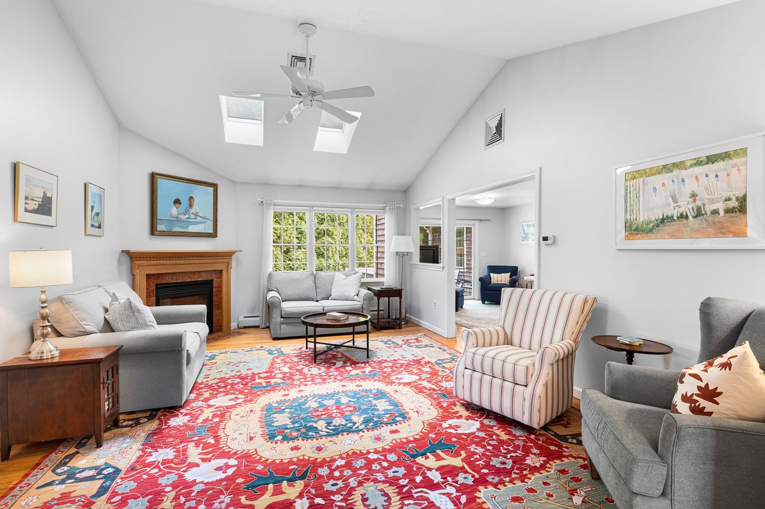 House in Dartmouth, Massachusetts, United States 2 - 18212591
