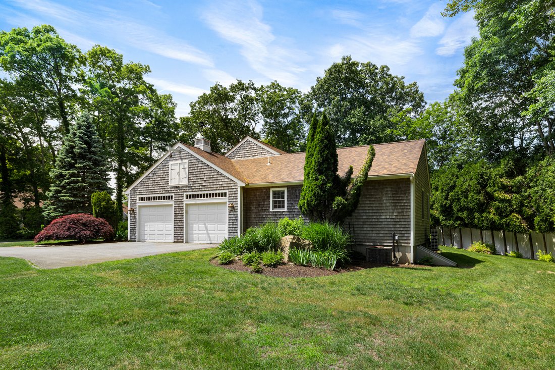 House in Dartmouth, Massachusetts, United States 4 - 18212591