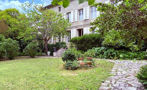 Villa in Est, Coutras, France 1