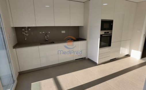 Apartment in Santo António dos Cavaleiros, Lisbon, Portugal 1