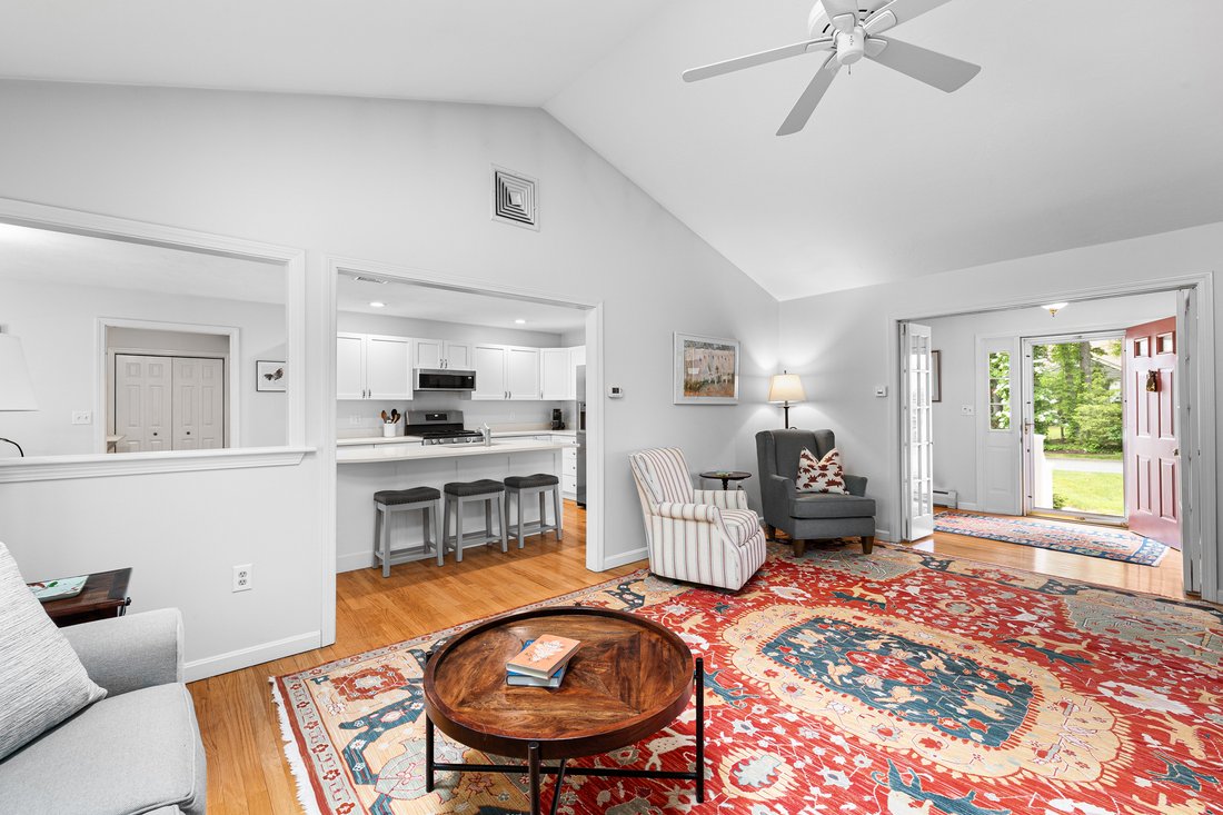 House in Dartmouth, Massachusetts, United States 3 - 18212591