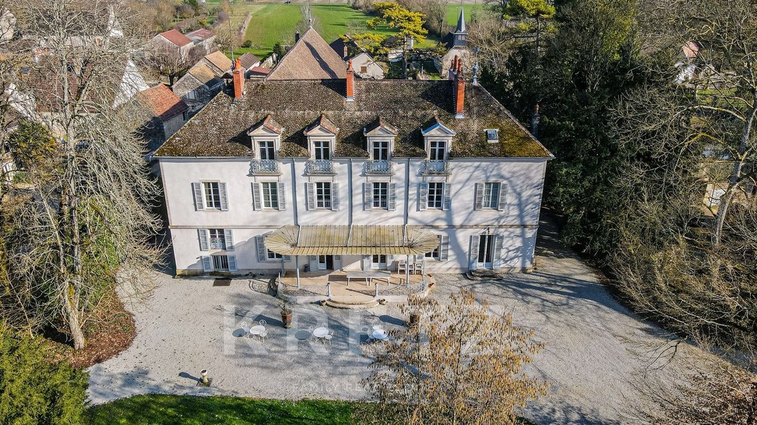 Estate in Centre Ville, Beaune, France 1 - 18212829