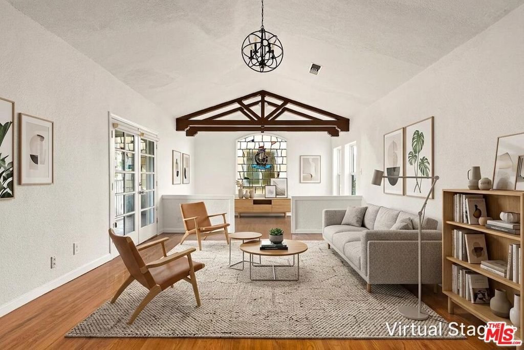 West Hollywood, California, United States 5 - 18211359