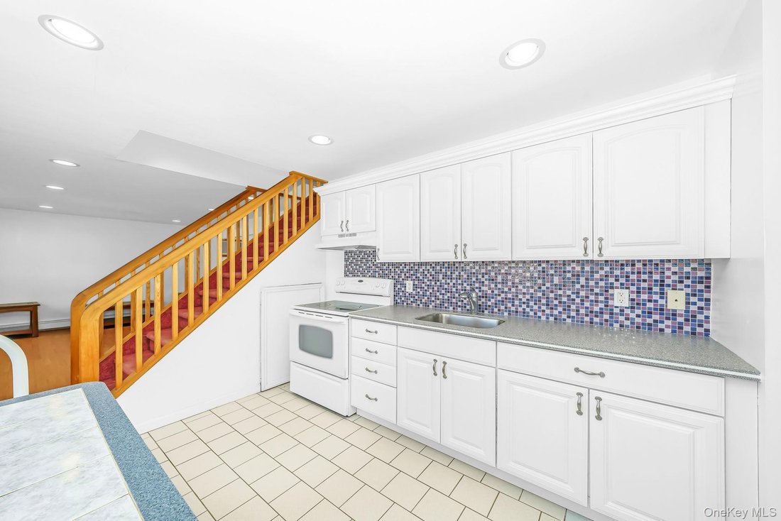 House in Levittown, New York, United States 5 - 18212916