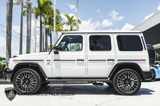 Suv in Palm Beach, FL, United States 3 - 18212224