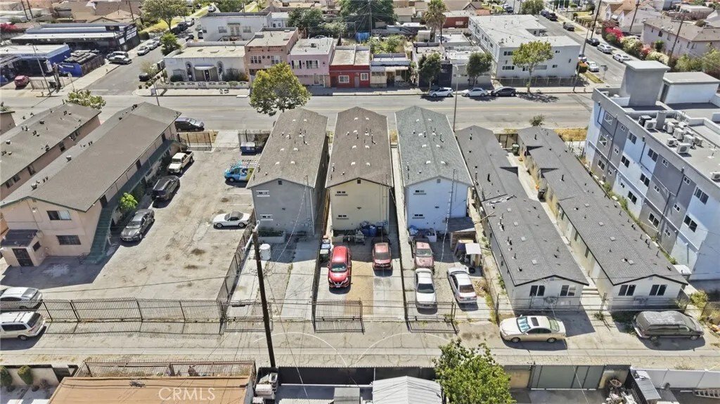 Los Angeles, California, United States 3 - 18211721