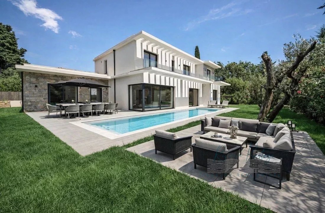 Villa in Mougins, Provence-Alpes-Côte d'Azur, France 1 - 16937415