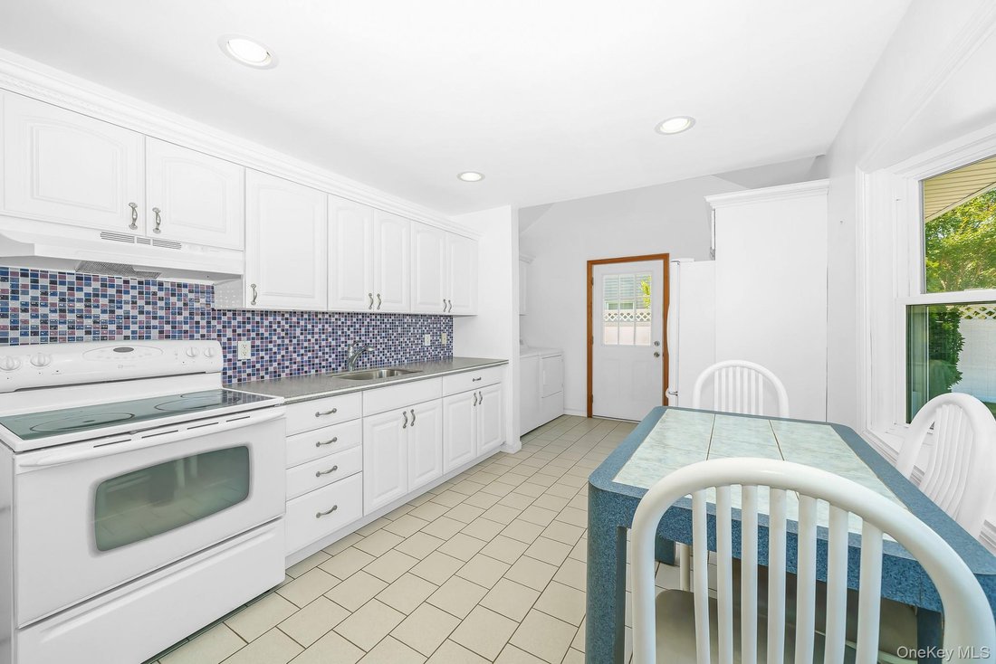 House in Levittown, New York, United States 4 - 18212916