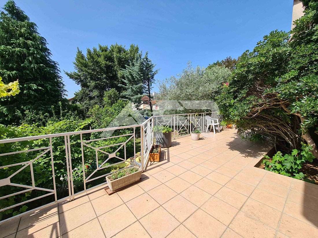 House in Chatou, Ile-de-France, France 2 - 18212174