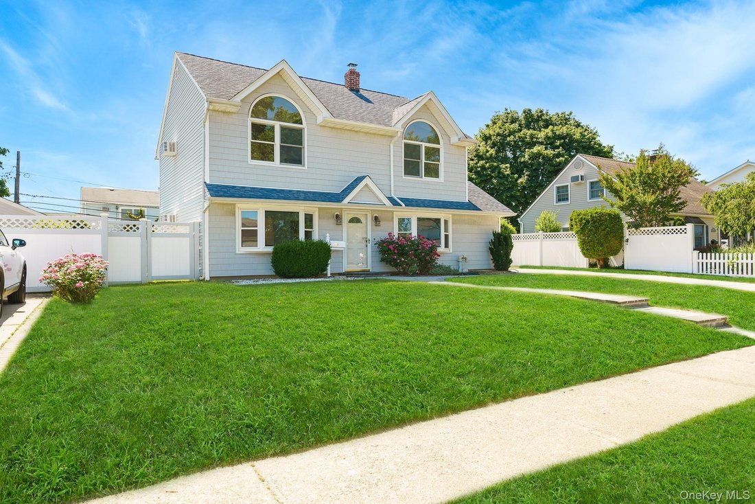 House in Levittown, New York, United States 3 - 18212916