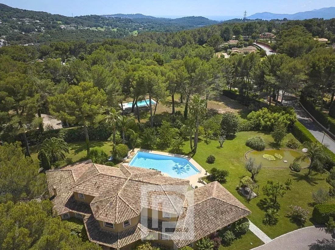 House in Mougins, Provence-Alpes-Côte d'Azur, France 1 - 18213035
