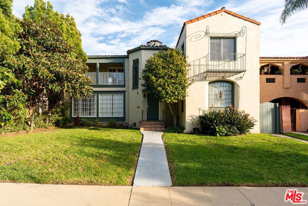 West Hollywood, California, United States 1 - 18211359