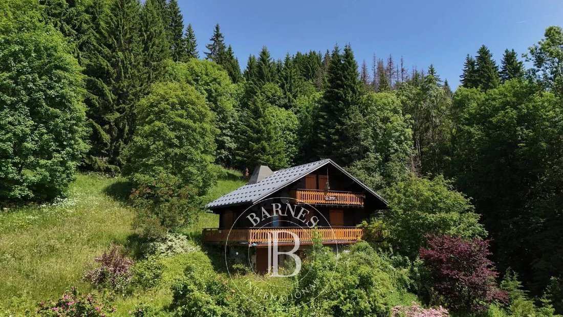 Chalet in Les Gets, Auvergne-Rhône-Alpes, France 1 - 15821758