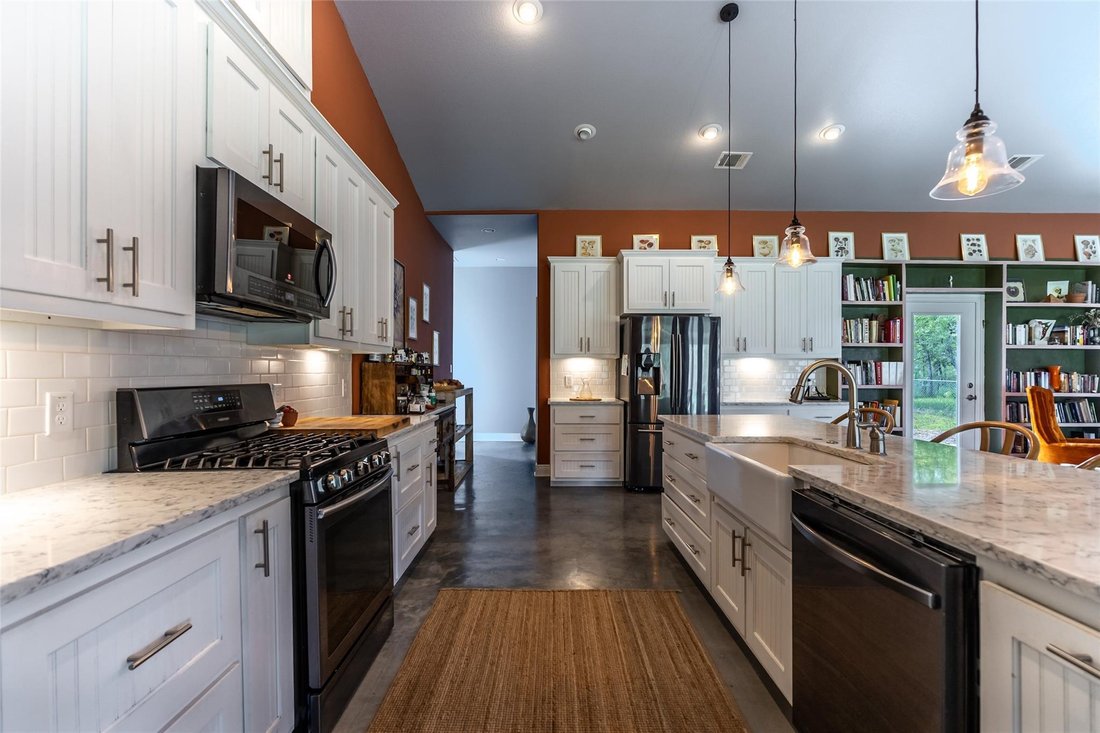 House in Dale, Texas, United States 2 - 18211558