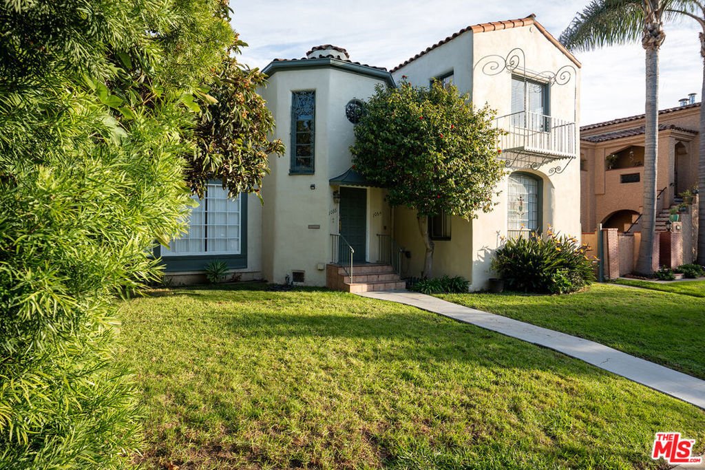 West Hollywood, California, United States 2 - 18211359