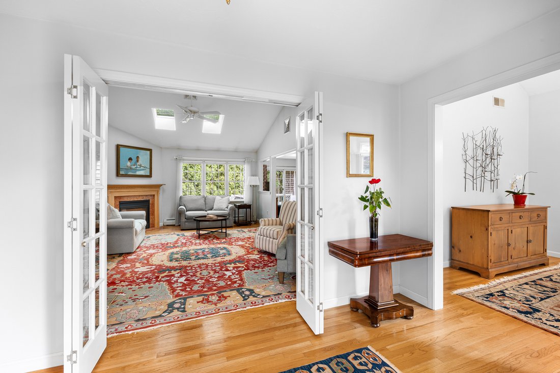 House in Dartmouth, Massachusetts, United States 5 - 18212591