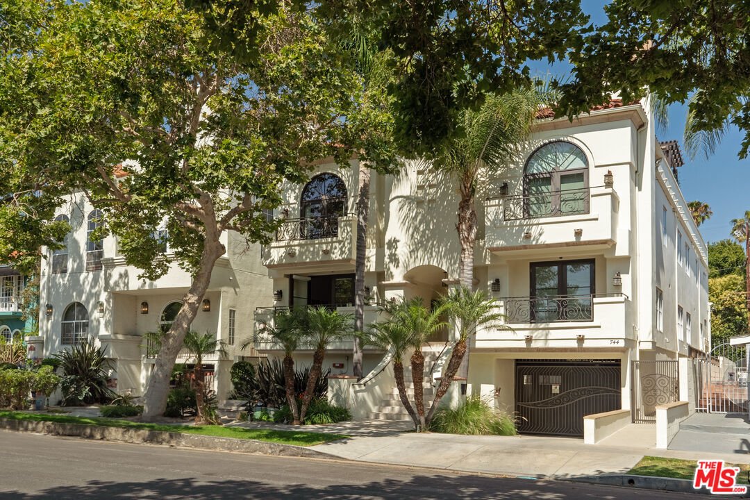 Los Angeles, California, United States 1 - 18213113