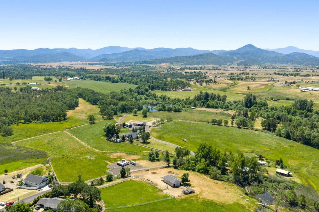 House in Eagle Point, Oregon, United States 3 - 18214818
