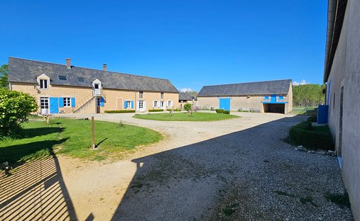Villa in Moulins-sur-Yèvre, Centre-Val de Loire, France 1
