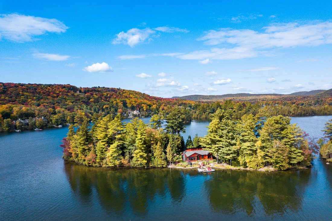 House in Saint-Hippolyte, Quebec, Canada 2 - 15856693