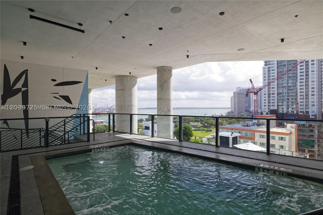 Miami, Florida, United States 4 - 18215611