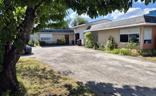 House in Nord Est Sud, Courtry, France 1