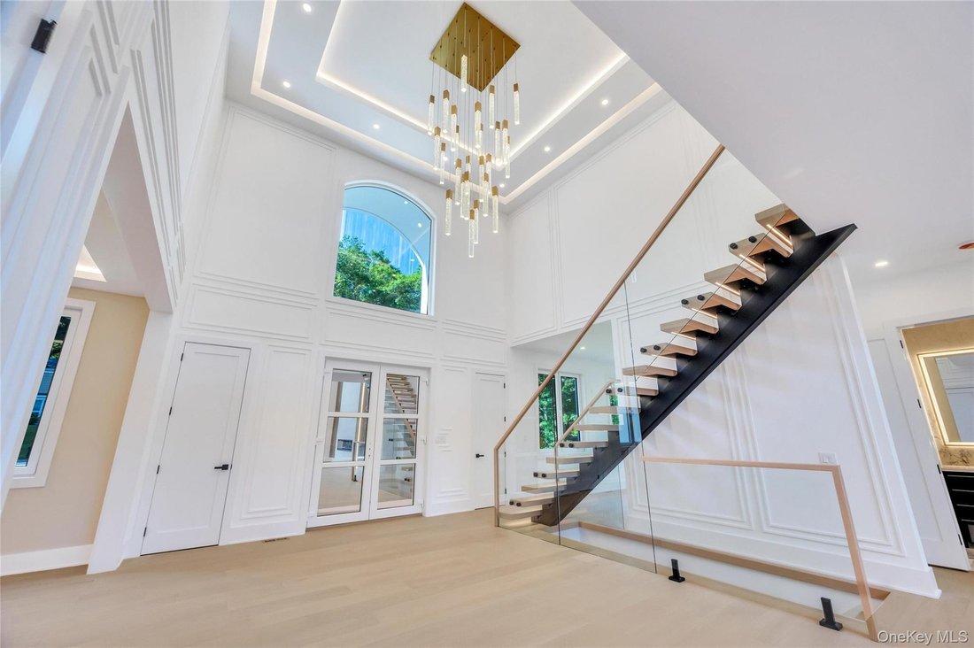 House in Huntington Station, New York, United States 5 - 18214975
