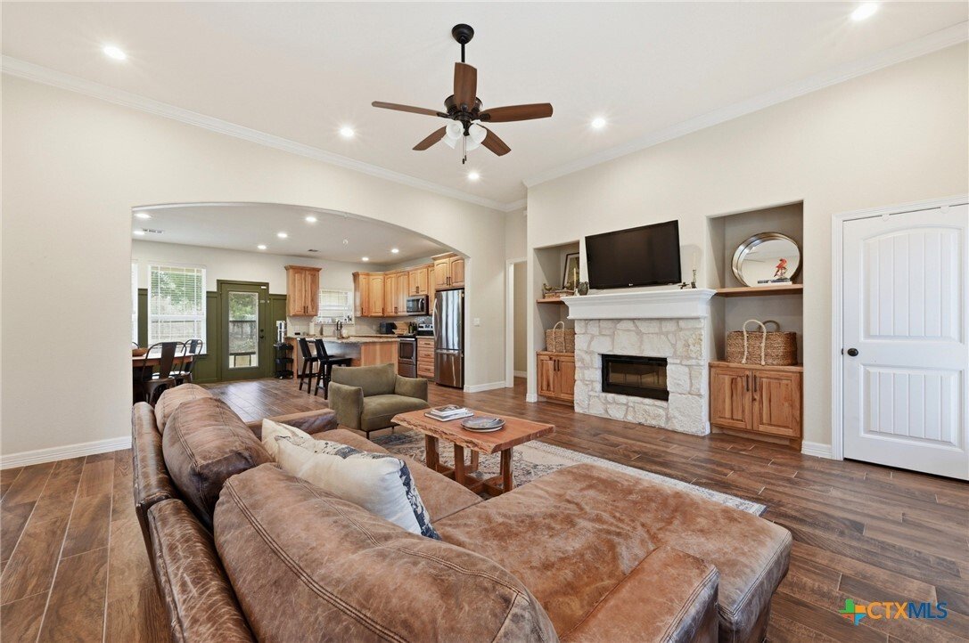 House in Elgin, Texas, United States 5 - 18215040
