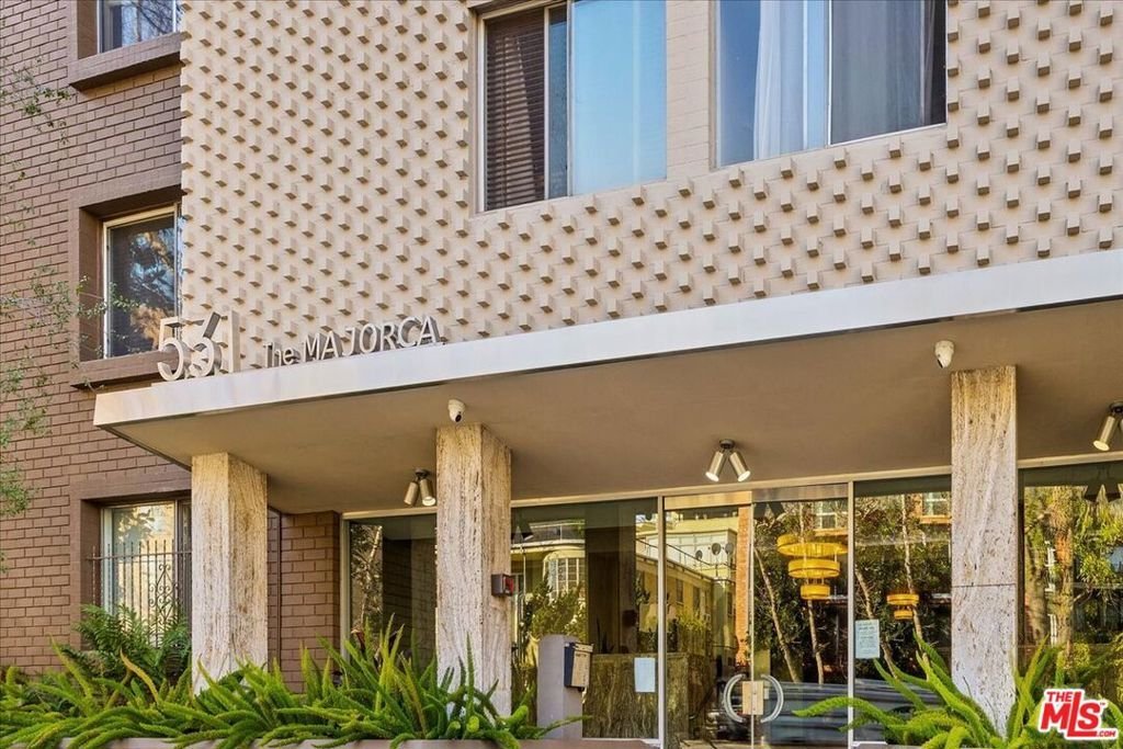 Condo in Los Angeles, California, United States 3 - 18216118
